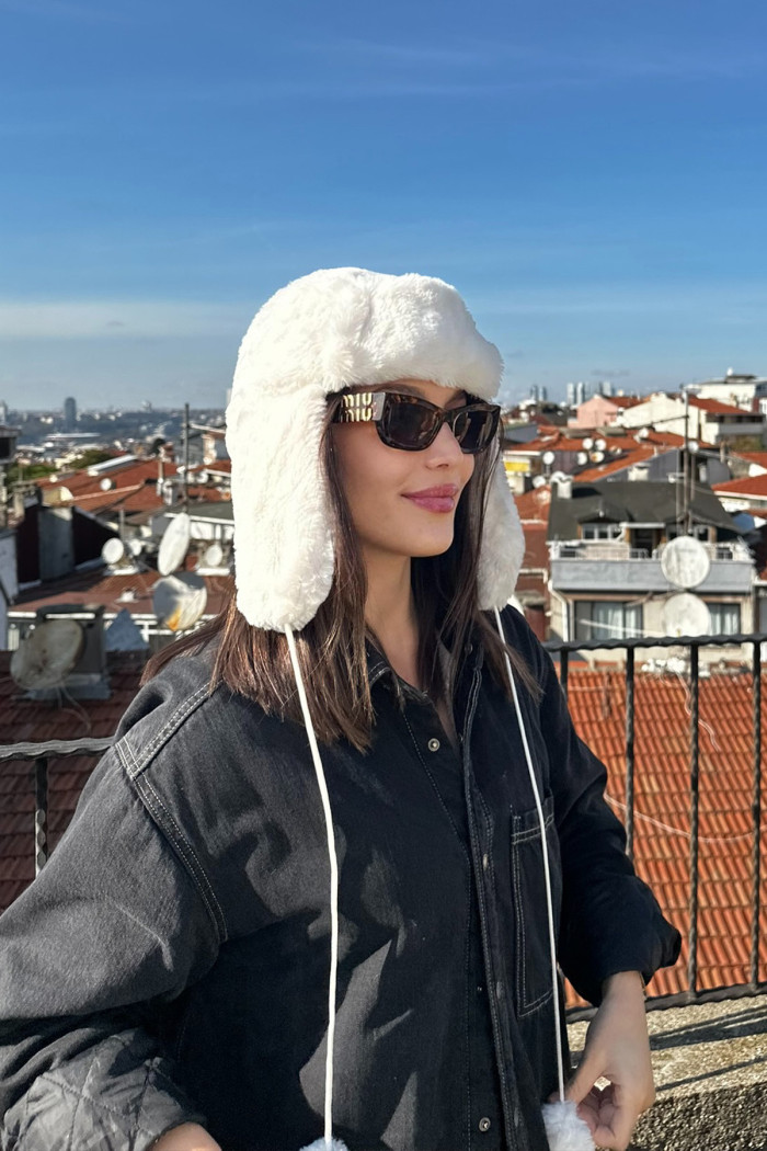 Kadın Kışlık Ponponlu Kürklü Premium Peluş Pilot Şapka