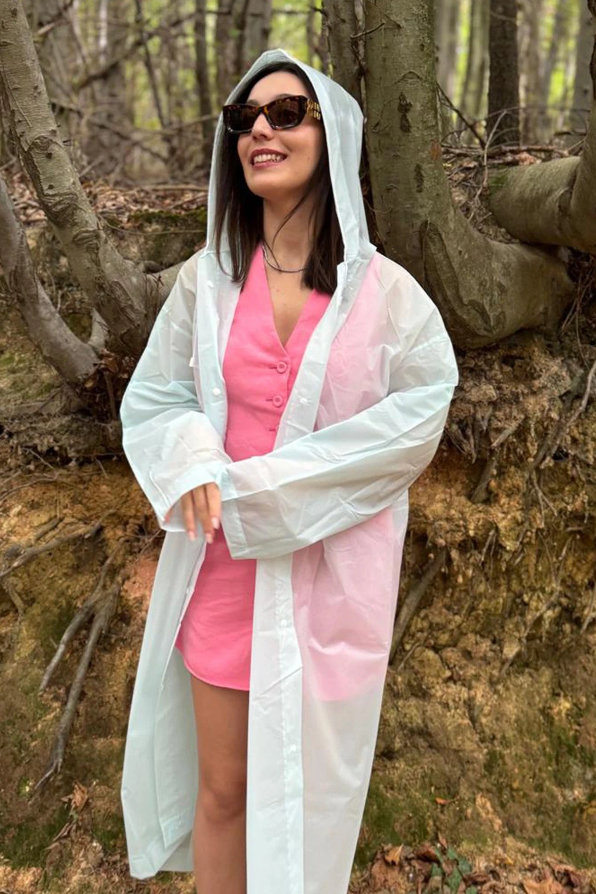 Unisex Eva Kumaş Günlük Yağmurluk · Modelli kullanım