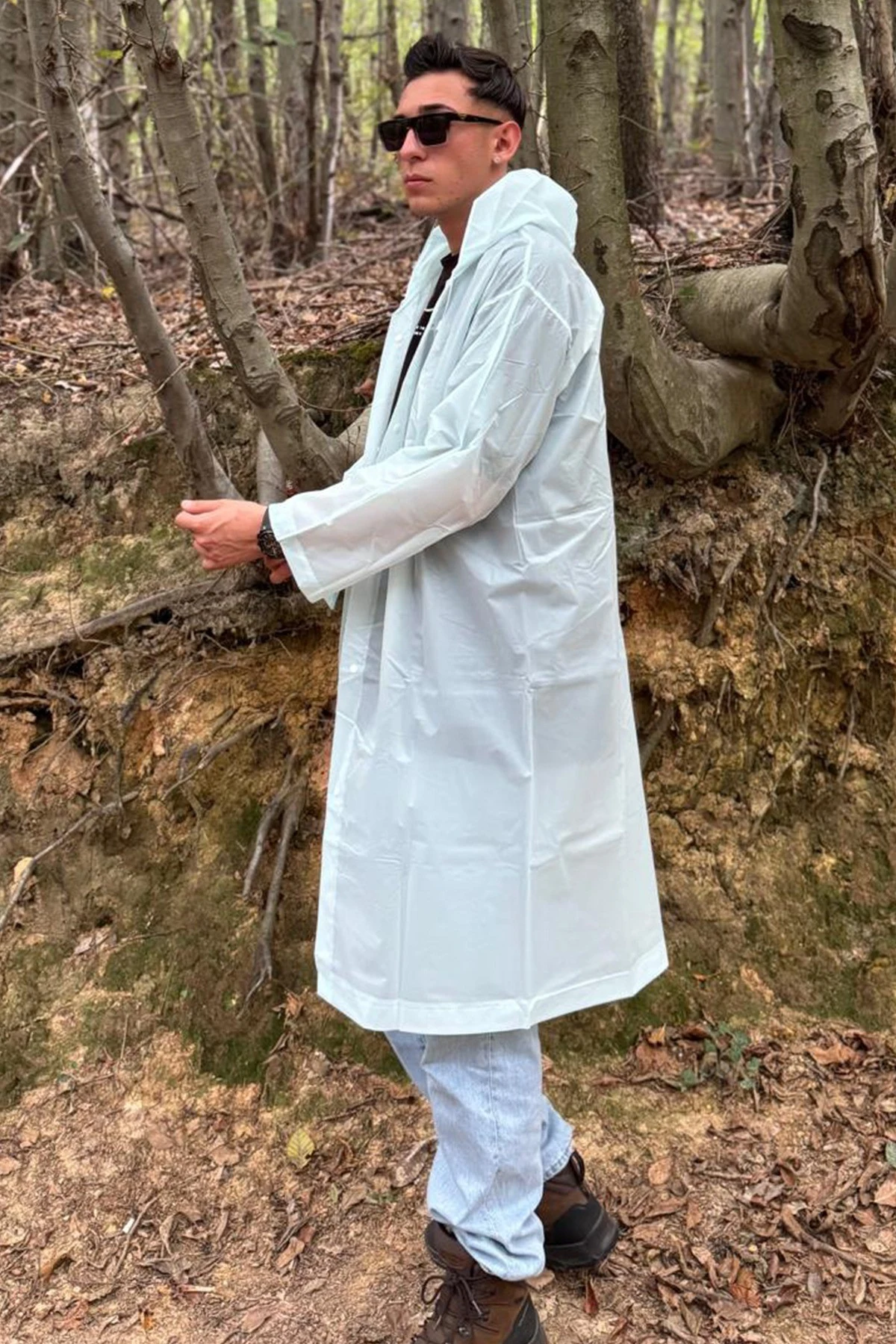 Unisex Eva Kumaş Günlük Yağmurluk · Model üzerinde detay