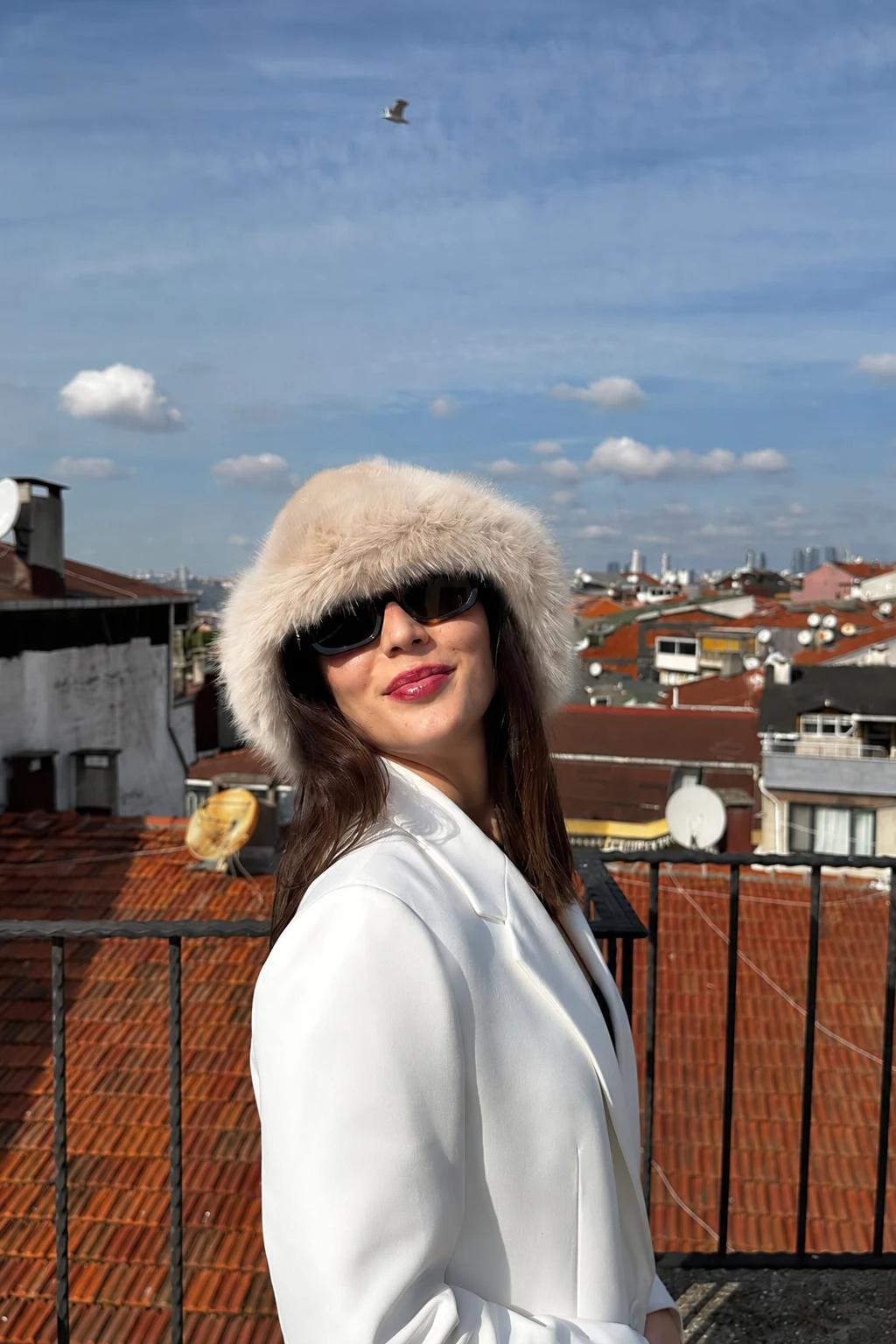 Kadın Luxury Peluş Kışlık Suni Kürklü Bucket Kalpak Şapka · Modelli kullanım